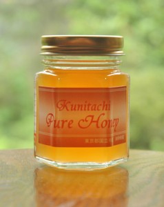 今回使用するはちみつ。飯塚さんが丁寧にお世話をしているミツバチからの新鮮でピュアな贈り物。 